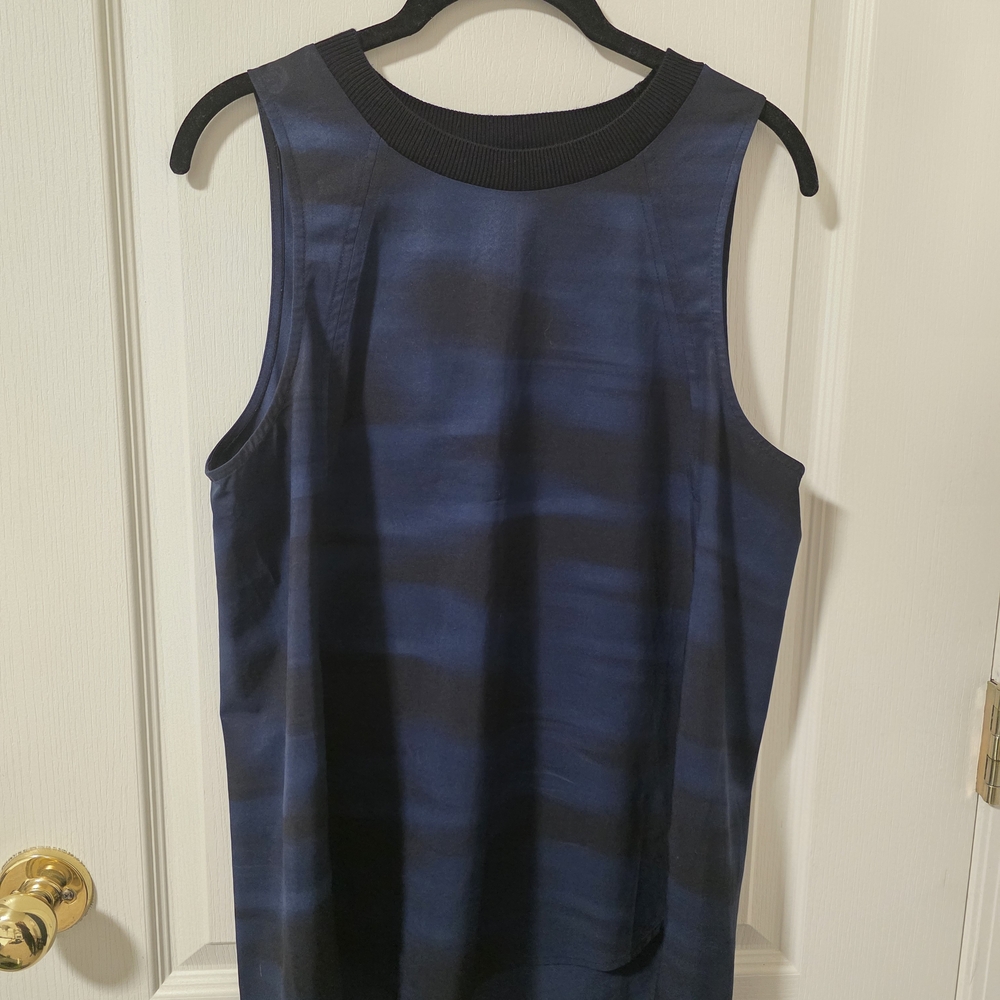 Athleta Zephyr Navy and Black Sleeveless Top
